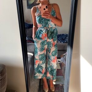 Tropical print jumpsuit 🌸🌴